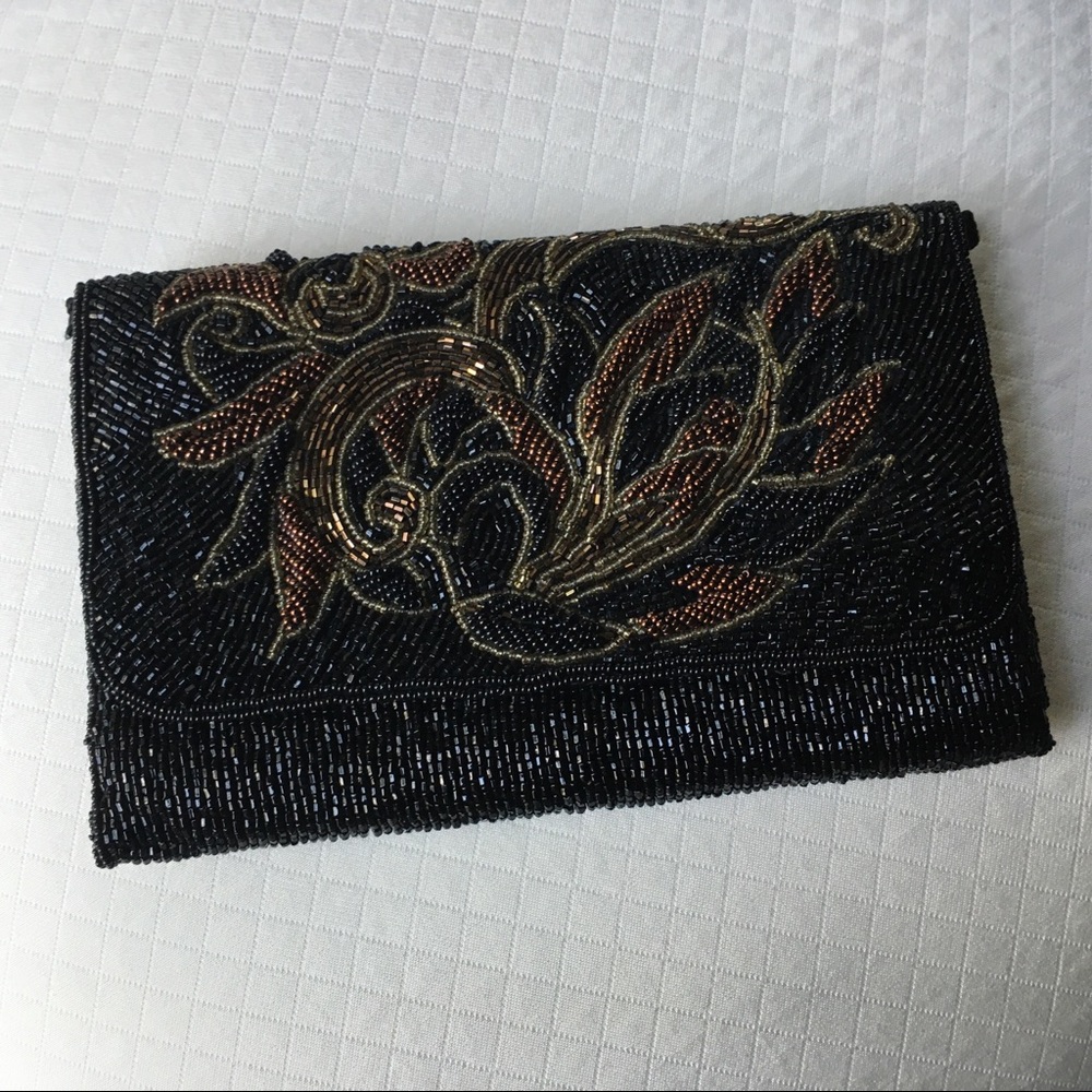 Beaded clutch